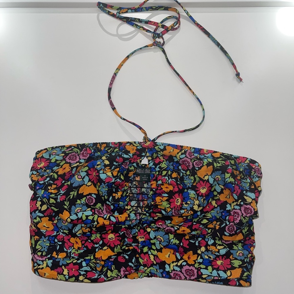 Size small, flower designed top. Only worn once. 🥰
